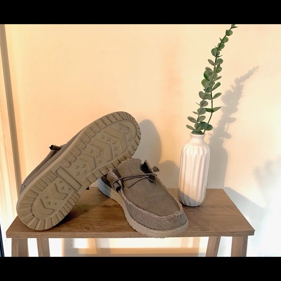 Comes from a pet free home. Only worn once, wife ordered a size too small. - Picture 2 of 2